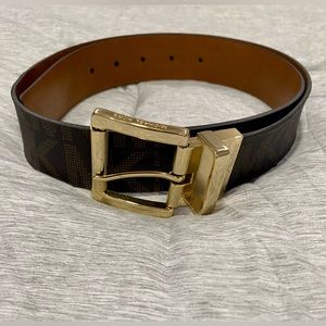 Womens size Medium Michael Kors Logo belt